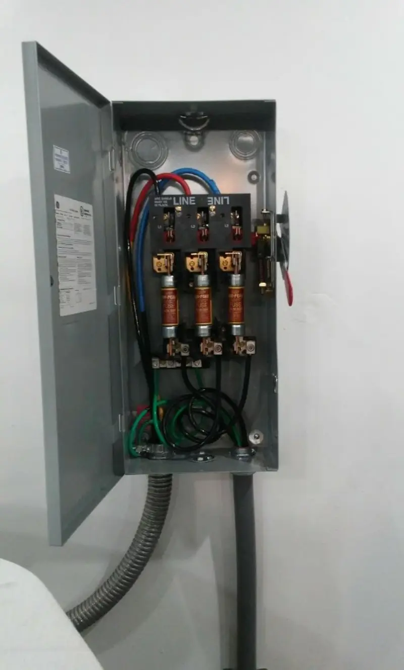 Three-phase disconnect switch installed for Smoke Detector Installation in Pixley